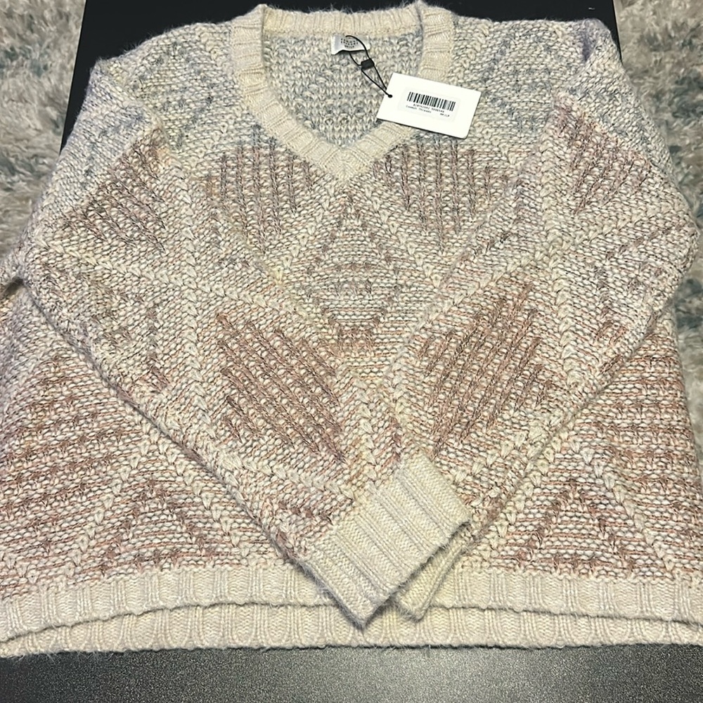 B11) sweater